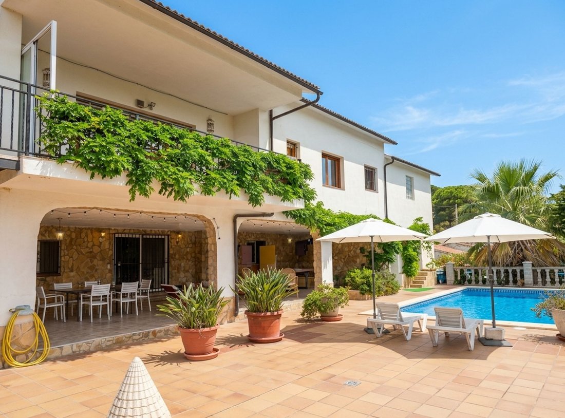 Townhouse in Lloret de Mar, Catalonia, Spain 1 - 18935727
