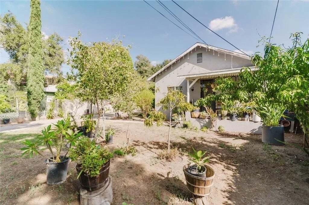 Altadena, California, United States 3 - 18934665