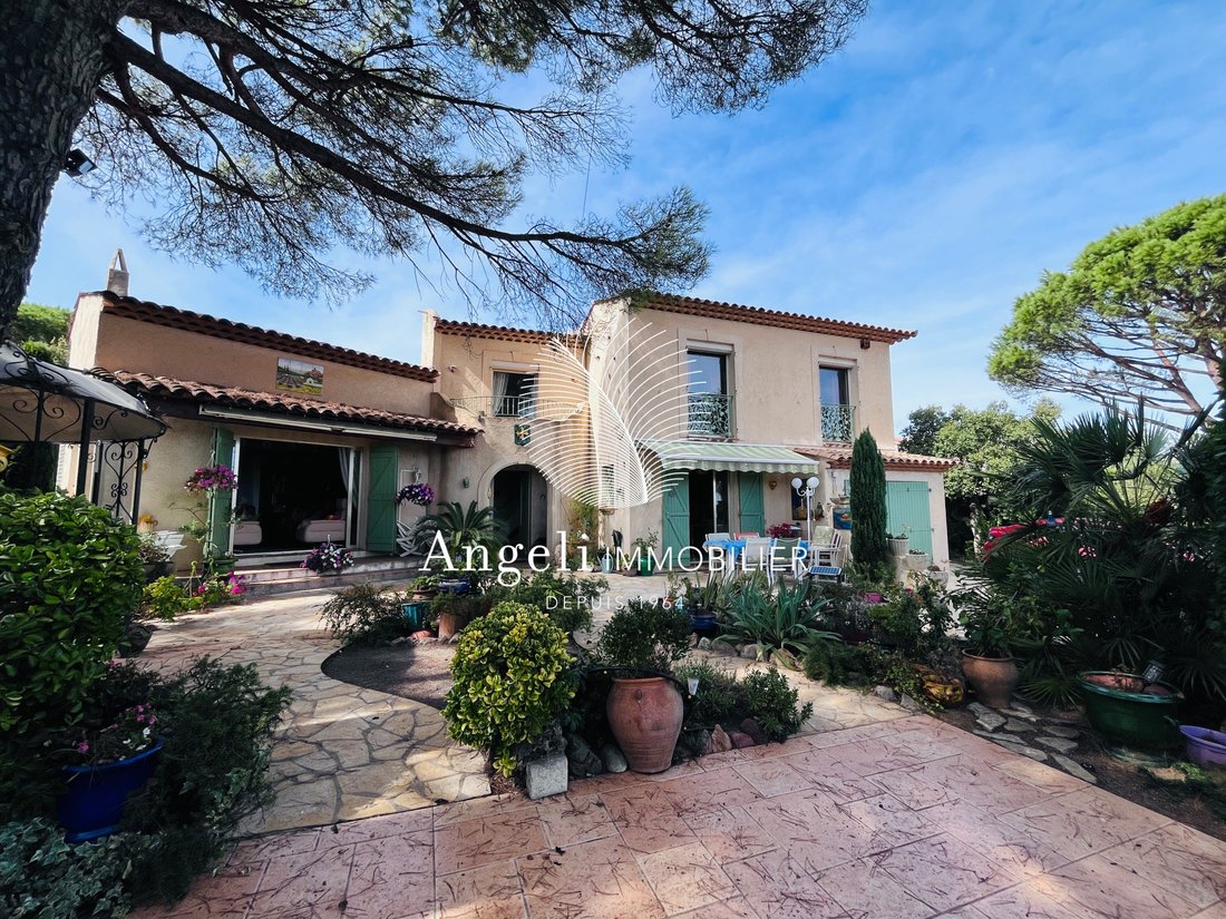Villa in Frejus, Provence-Alpes-Côte d'Azur, France 1 - 18935254