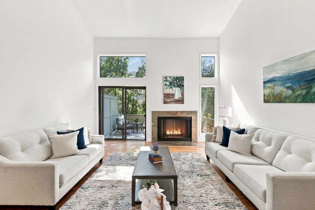 Condo in Winchester, Massachusetts, United States 5 - 18932815