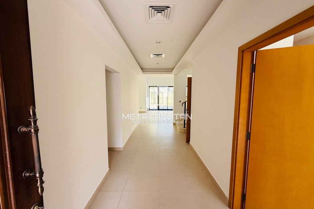 Villa in Nad Al Sheba, Dubai, United Arab Emirates 5 - 18932056