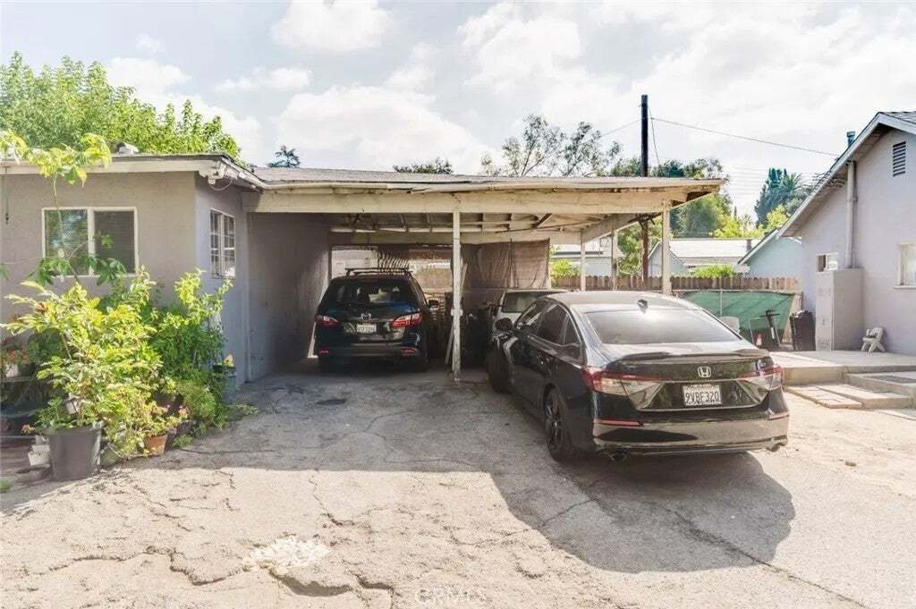 Altadena, California, United States 5 - 18934665