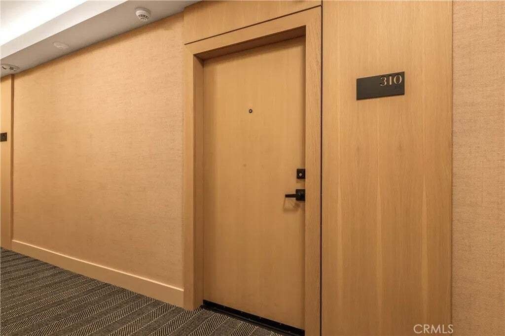Condo in Los Angeles, California, United States 3 - 18934740