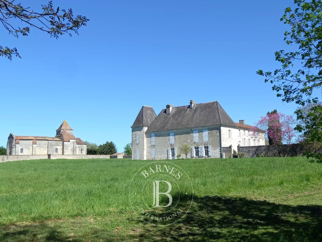 Château à Balzac, Nouvelle-Aquitaine, France 4 - 18929080