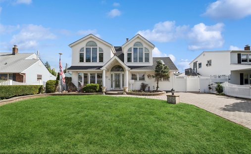 House in Levittown, New York, United States 1