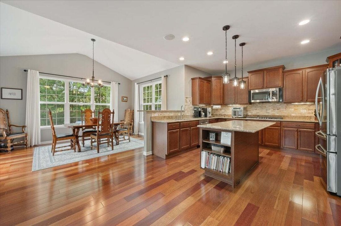 House in Lindenhurst, Illinois, United States 5 - 18934832