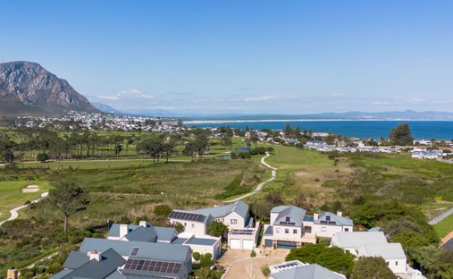 House in Overstrand Local Municipality, Western Cape, South Africa 1