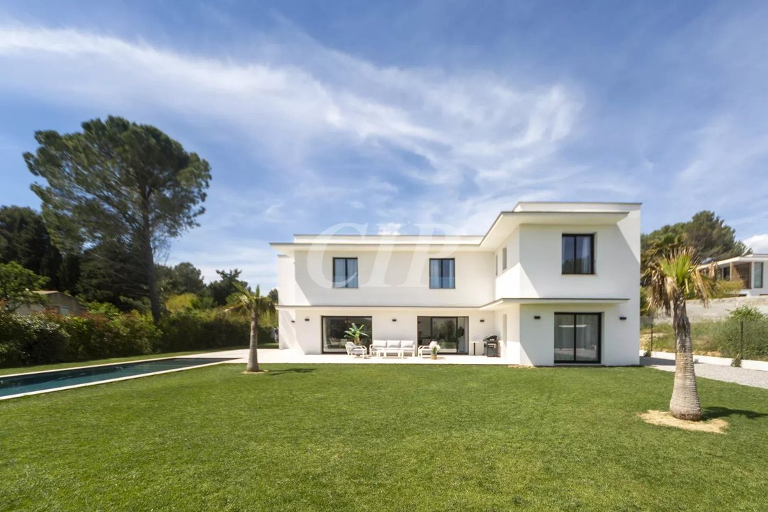 Villa in Ventabren, Provence-Alpes-Côte d'Azur, France 4 - 17889515