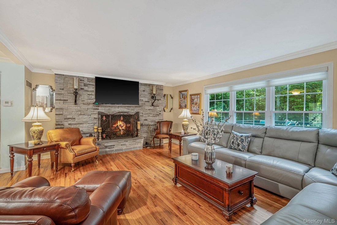 House in Port Jefferson, New York, United States 5 - 18934037
