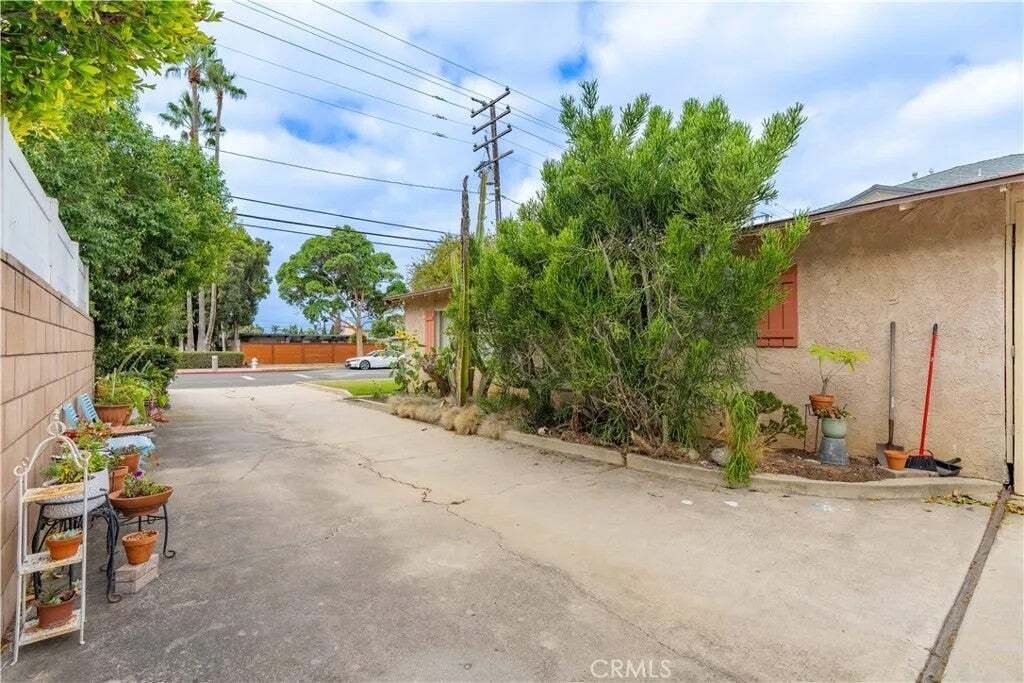 Costa Mesa, California, United States 5 - 18934686