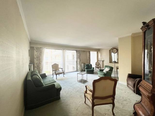Apartment in Domaine National du Château, Versailles, France 5 - 15869183