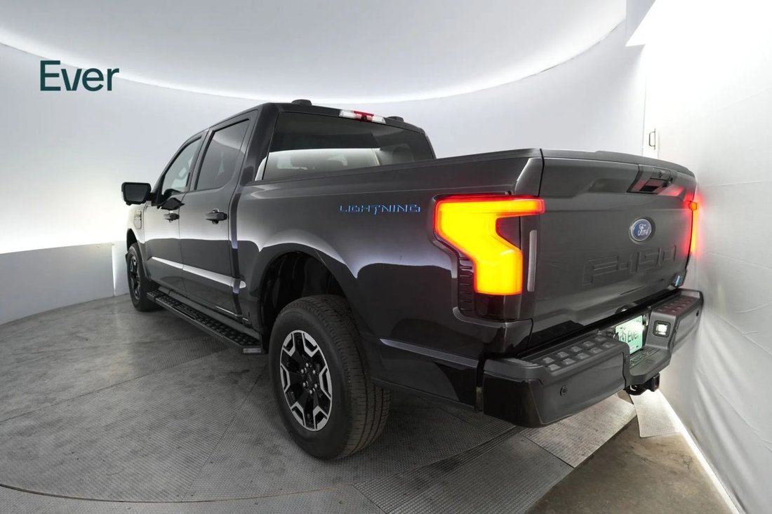 Pickup in San Francisco, CA, United States 3 - 18737682