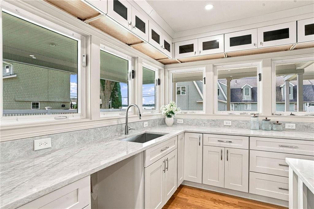 House in Warwick, Rhode Island, United States 4 - 18933407
