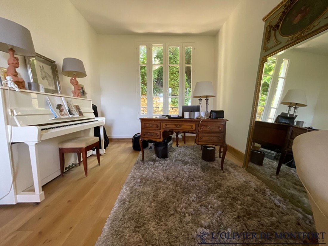 House in Montfort-l'Amaury, Ile-de-France, France 4 - 18931962