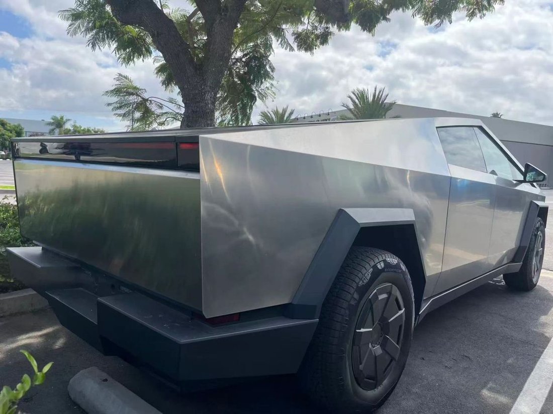 Pickup in Costa Mesa, CA, United States 2 - 18932253
