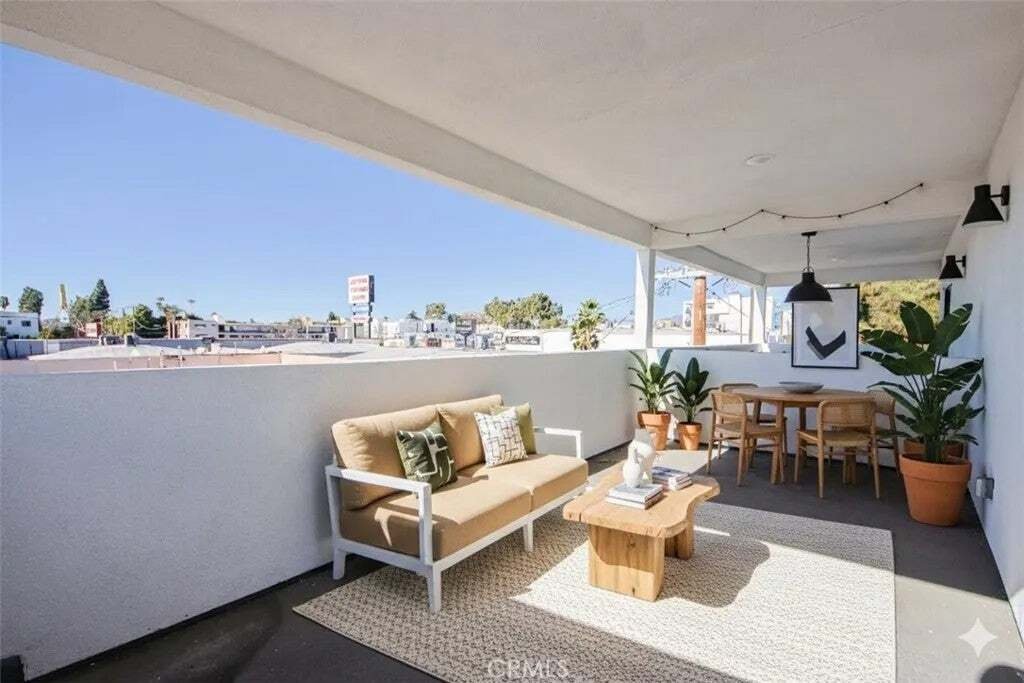 Los Angeles, California, United States 4 - 18934653