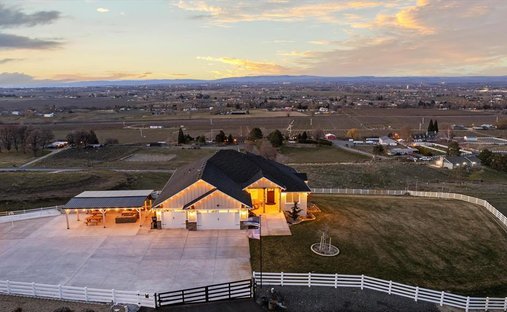 House in Prosser, Washington, United States 1