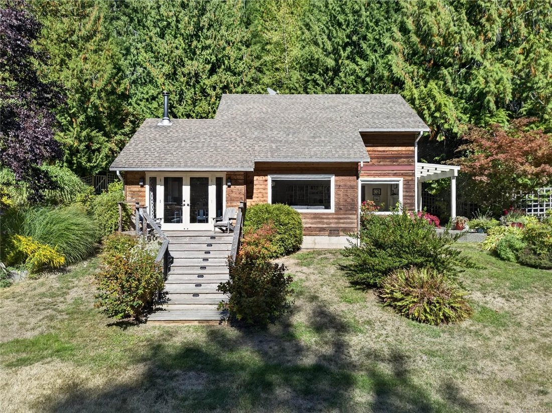 House in Saltspring Island, British Columbia, Canada 2 - 18936355