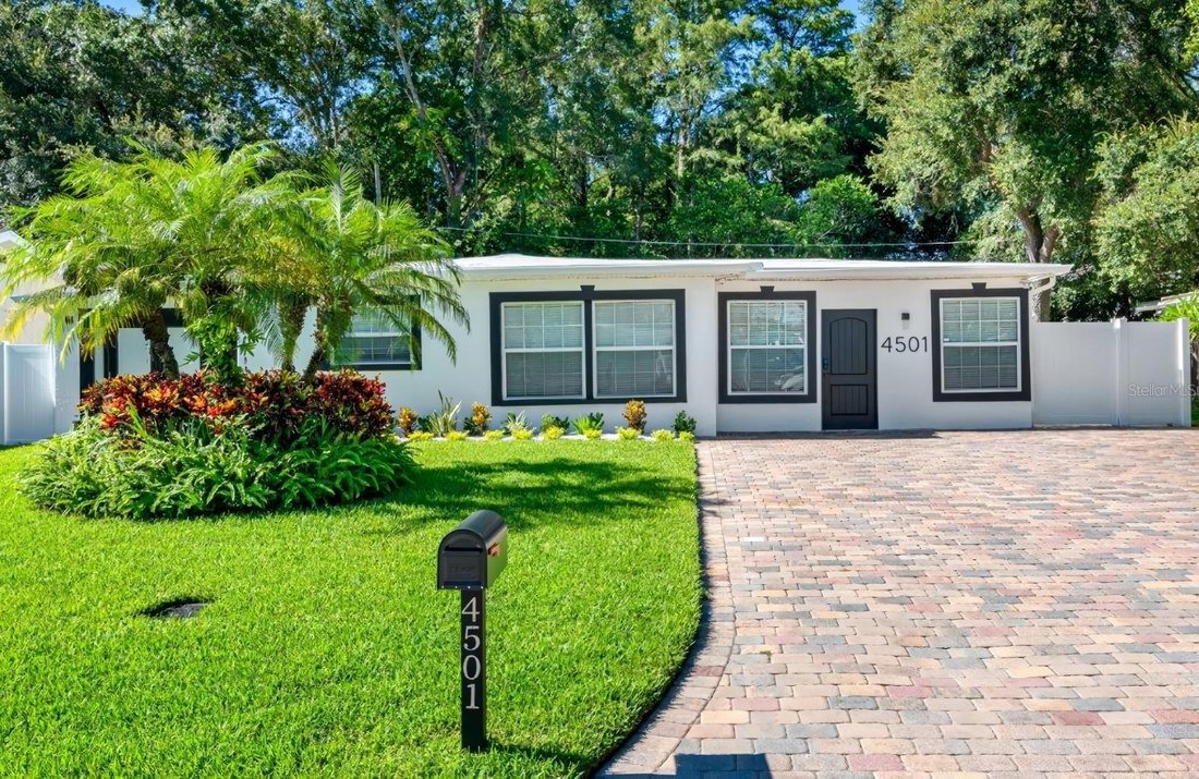 Tampa, Florida, United States 2 - 18934378