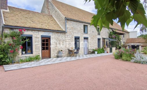 Estate in Centre Ville, Beaune, France 1