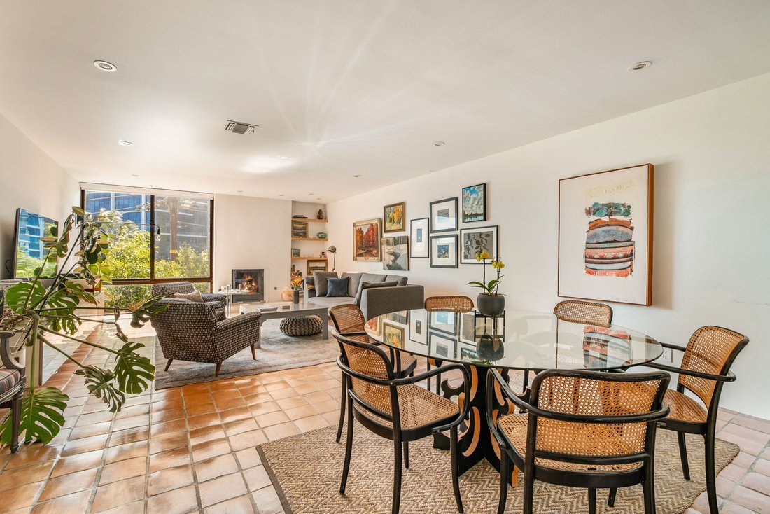 Condo in Los Angeles, California, United States 3 - 18934969
