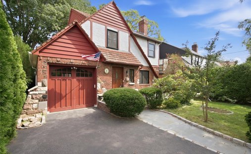 House in Garden City, New York, United States 1