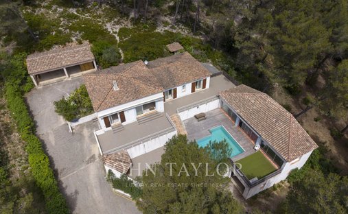 House in Roquefort-la-Bedoule, Provence-Alpes-Côte d'Azur, France 1