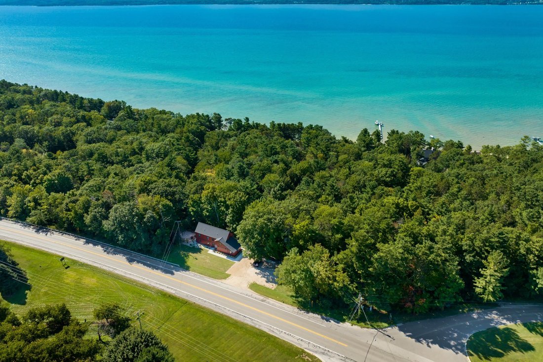 Williamsburg, Michigan, United States 3 - 18935050