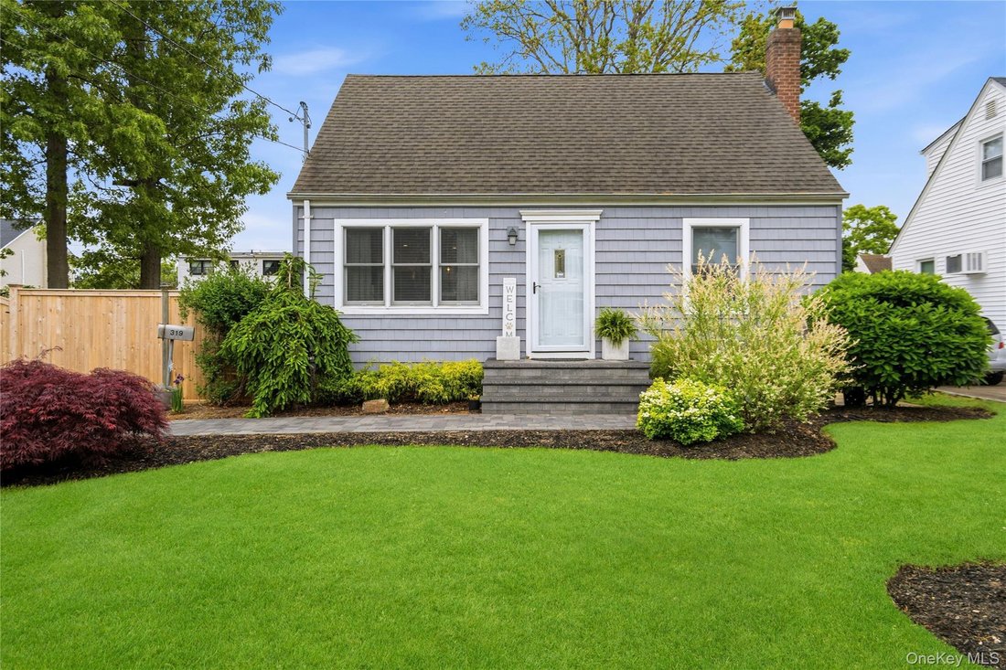 House in Lindenhurst, New York, United States 1 - 18926629