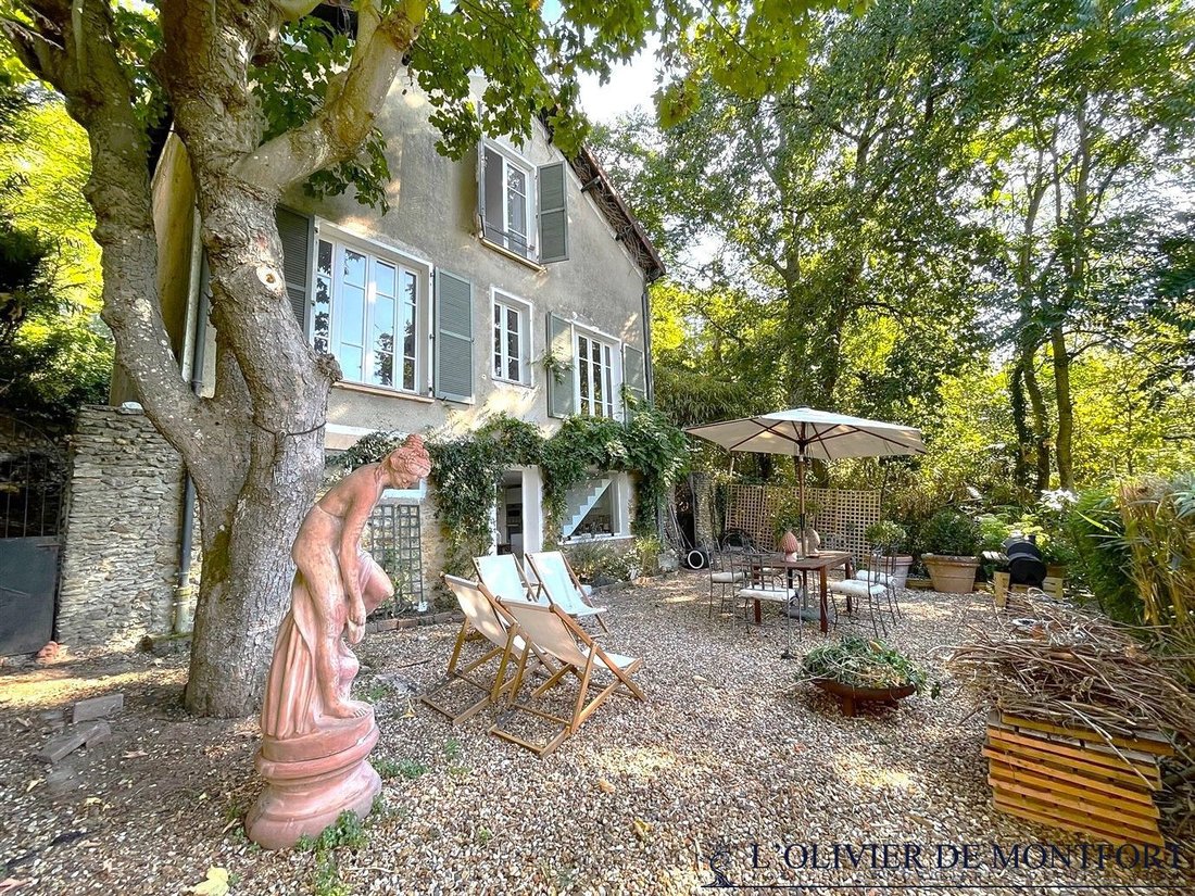House in Montfort-l'Amaury, Ile-de-France, France 1 - 18931962