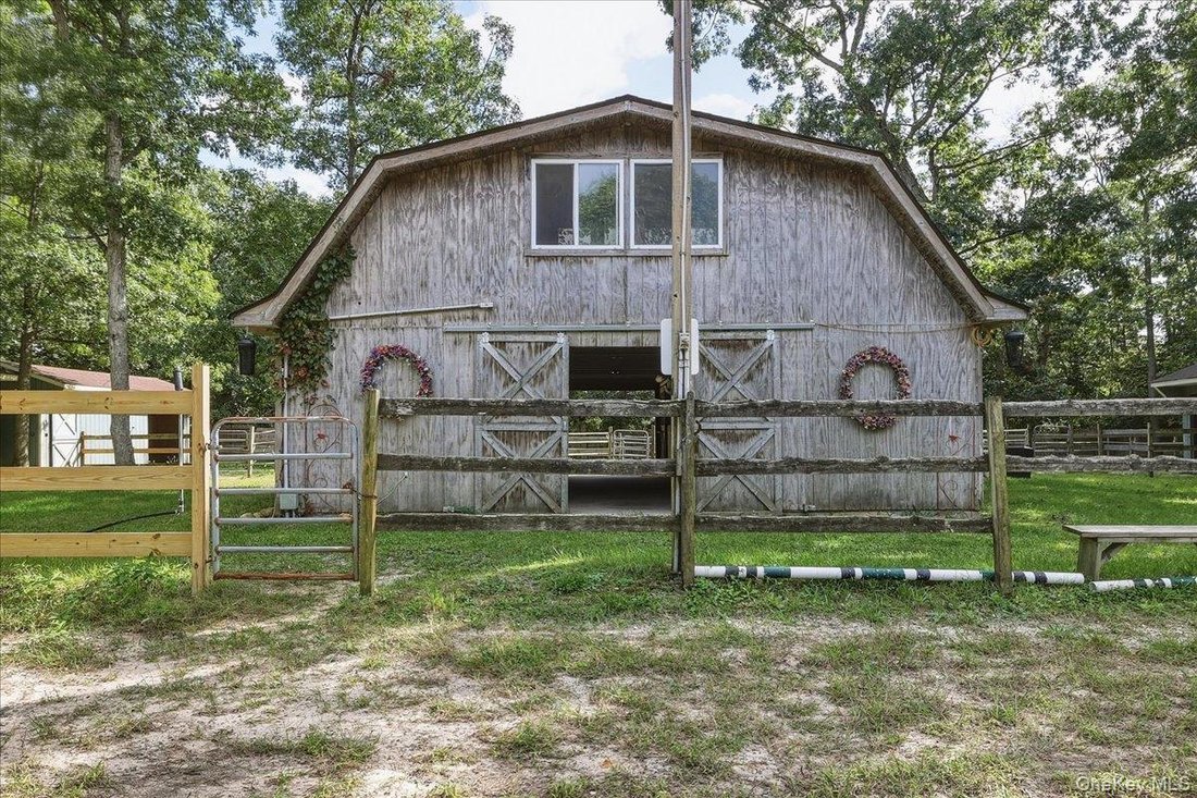 House in Medford, New York, United States 2 - 18934030