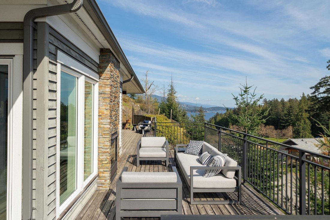 House in Bowen Island, British Columbia, Canada 4 - 18247669