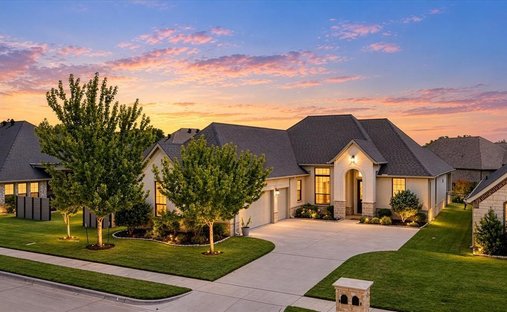 House in Granbury, Texas, United States 1