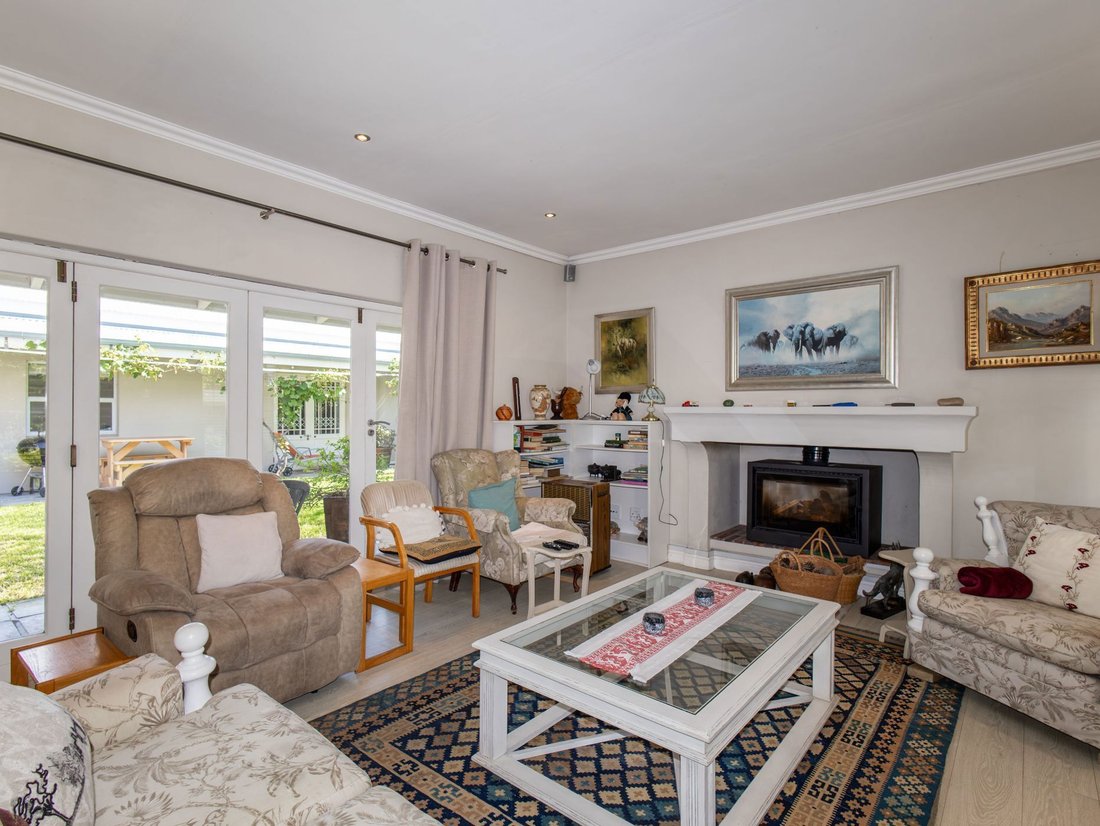 House in Overstrand Local Municipality, Western Cape, South Africa 4 - 18933649