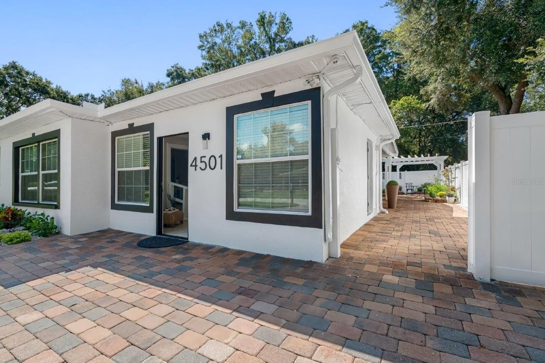 Tampa, Florida, United States 5 - 18934378