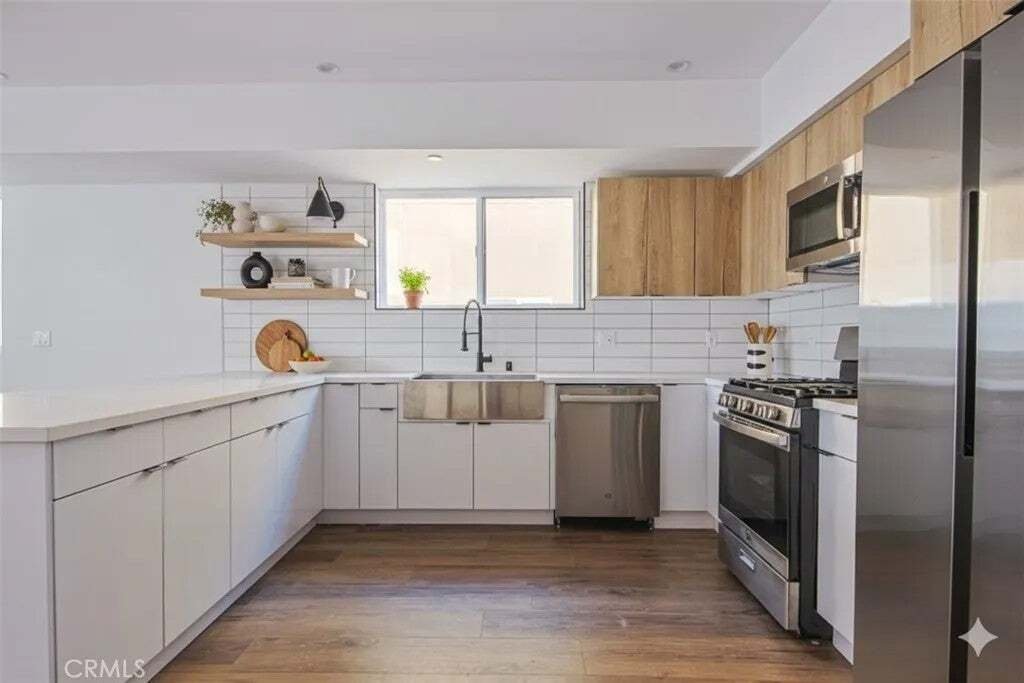 Los Angeles, California, United States 3 - 18934653