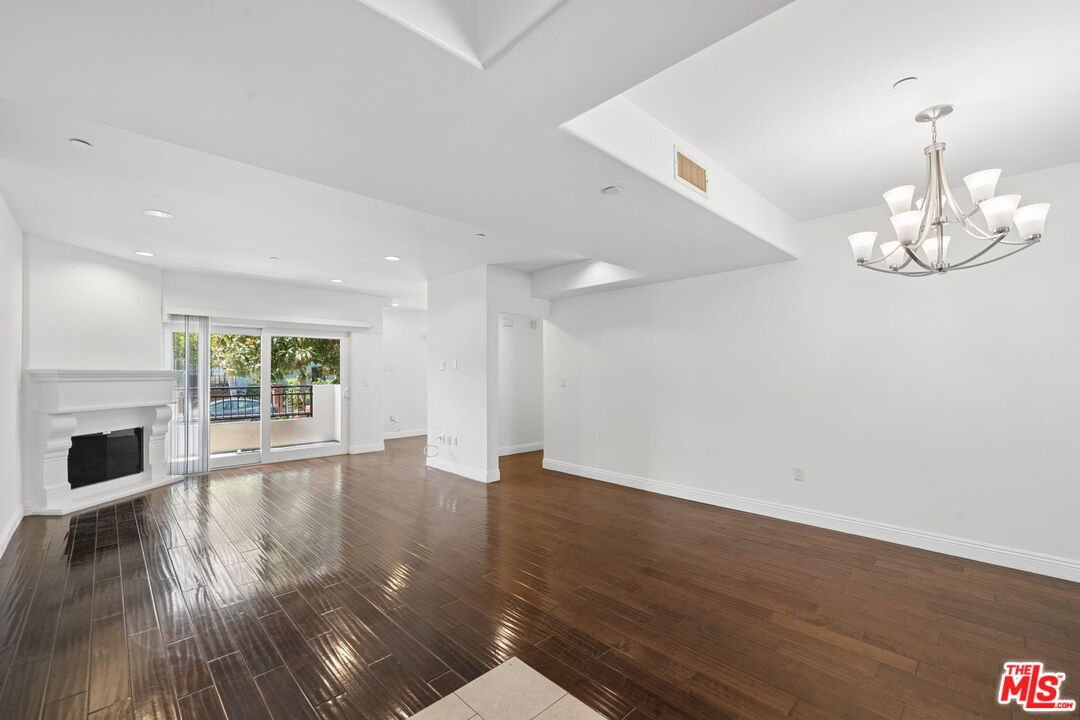 Los Angeles, California, United States 5 - 18934933