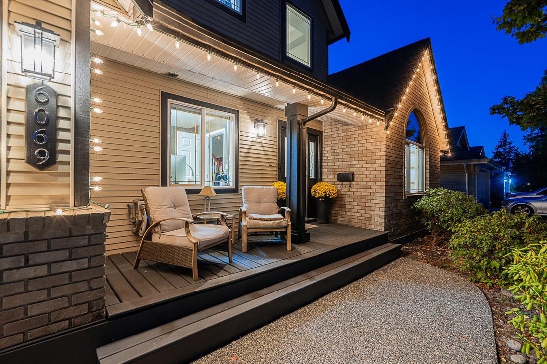 House in Surrey, British Columbia, Canada 2 - 18936358