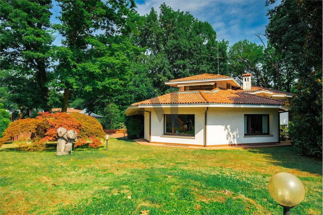 Villa in Lesmo, Lombardy, Italy 1 - 18925831