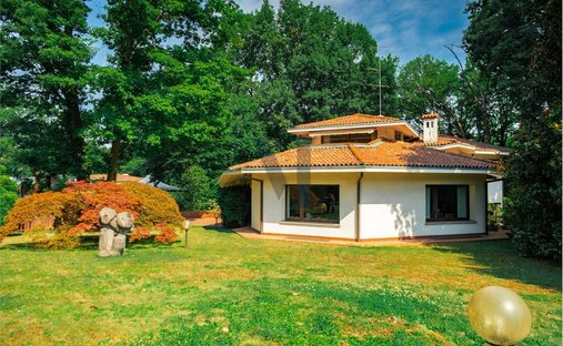 Villa in Lesmo, Lombardy, Italy 1