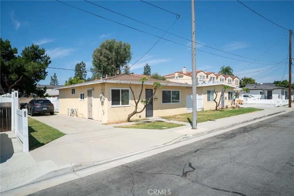 Cypress, California, United States 2 - 18934580