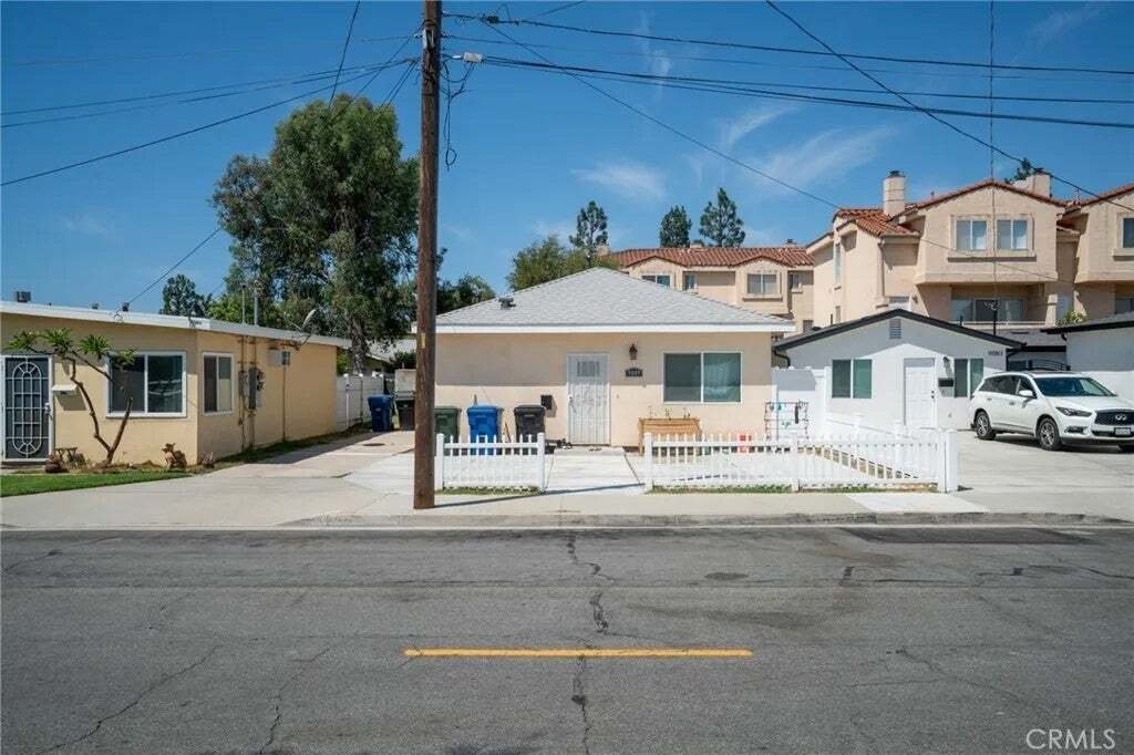 Cypress, California, United States 5 - 18934580