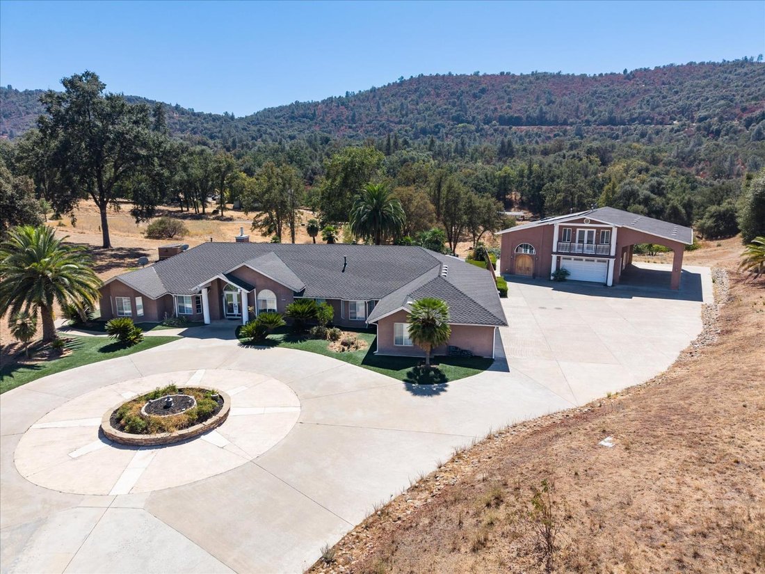 House in Oakhurst, California, United States 1 - 18933837