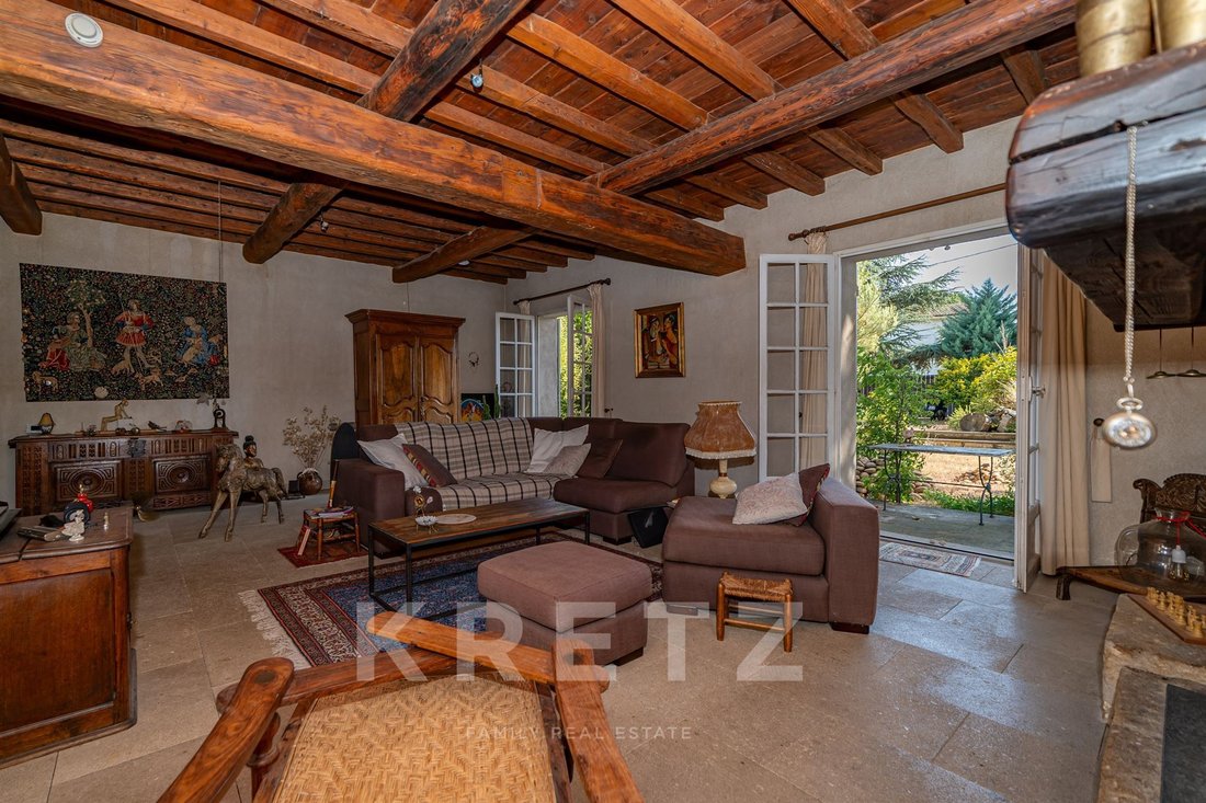 Villa in Charbonnières-Montagnié, Villeneuve-lès-Avignon, France 1 - 16155347
