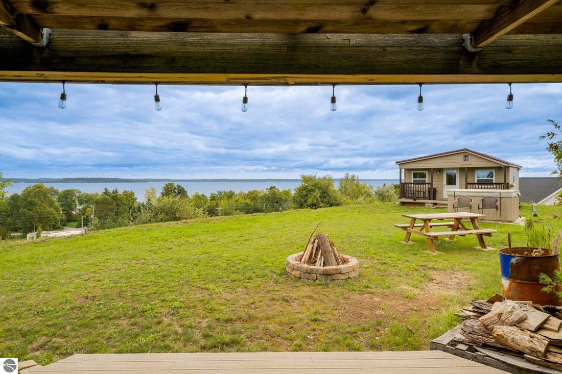 House in Suttons Bay, Michigan, United States 2 - 18933856