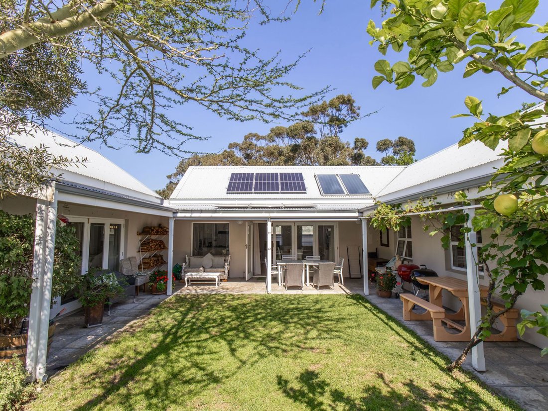 House in Overstrand Local Municipality, Western Cape, South Africa 3 - 18933649