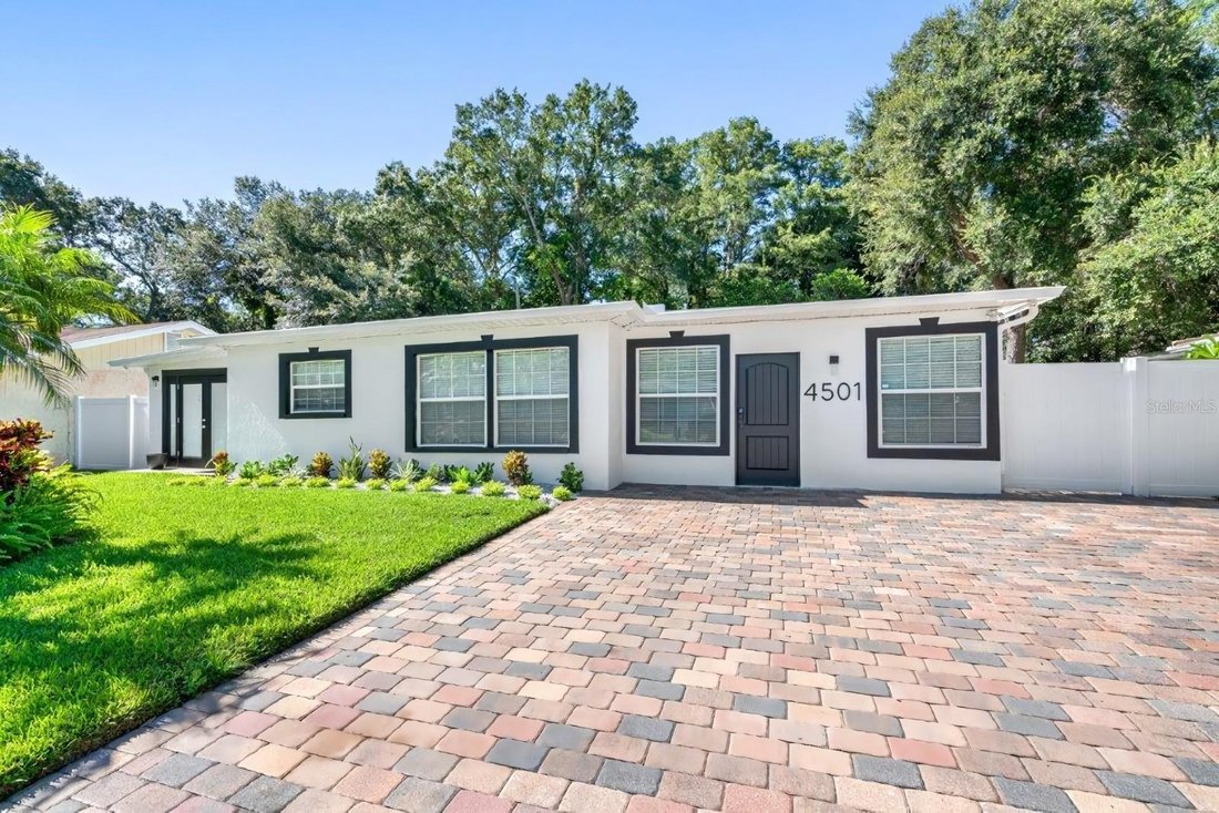 Tampa, Florida, United States 1 - 18934378