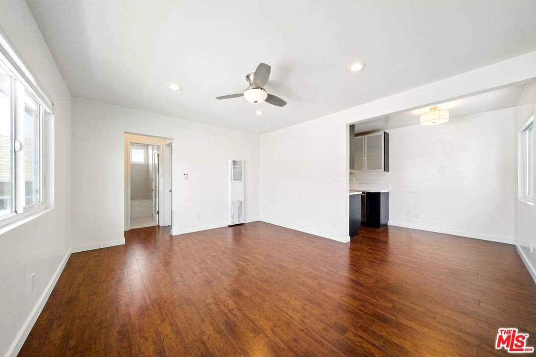 Los Angeles, California, United States 2 - 18934881