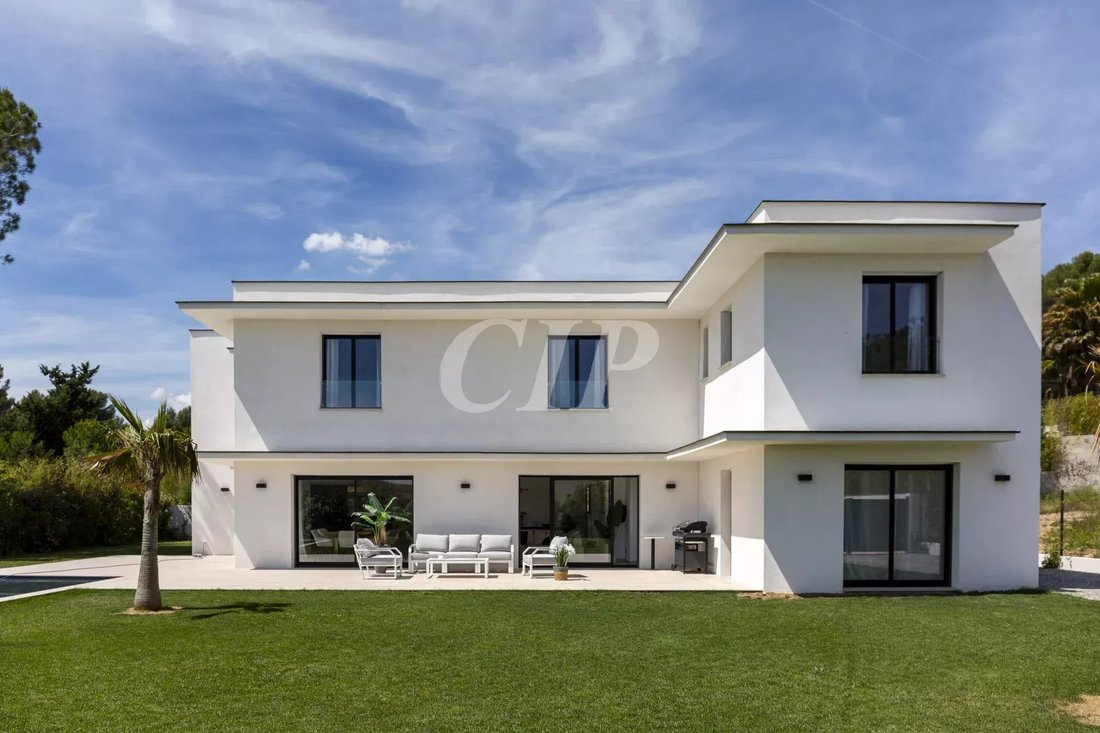 Villa in Ventabren, Provence-Alpes-Côte d'Azur, France 2 - 17889515
