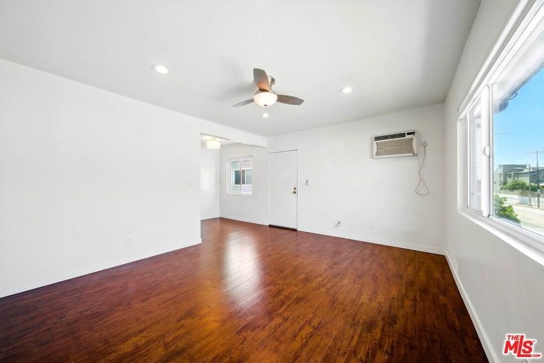 Los Angeles, California, United States 3 - 18934881